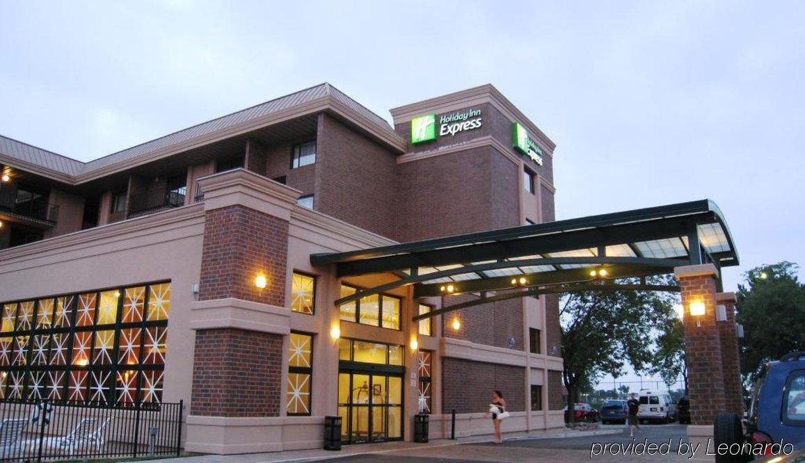 Holiday Inn Express Schaumburg-Rolling Meadows, An Ihg Hotel Exterior photo